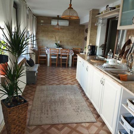 Flomar By The Sea Apartment มันกาเลีย ภายนอก รูปภาพ